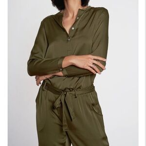 NWOT Nouvelle Silk95Five Montenegro Tunic in Olive from London. Size M